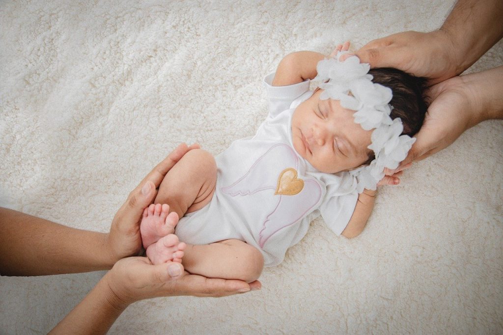 Kraamzorg tijdens de kraamweek: zorg voor moeder en baby, borstvoedingsbegeleiding en ondersteuning bij herstel